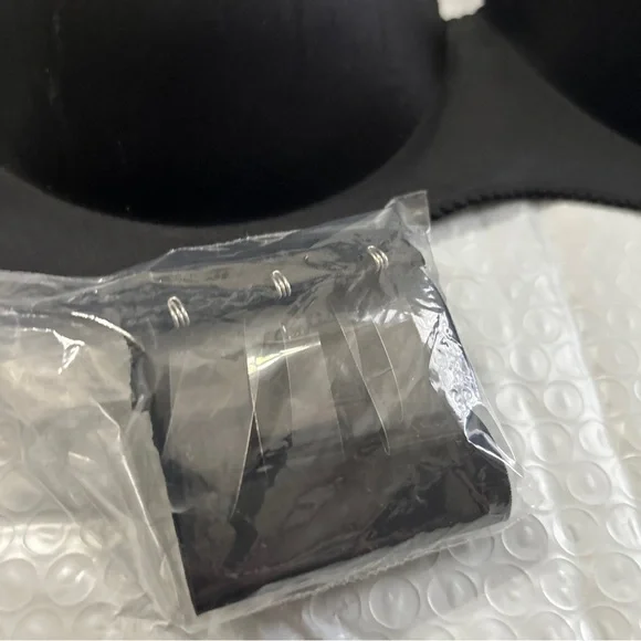 Shein Women’s Medium Strapless Padded Underwire Black Bra with extension see - Picture 5 of 8